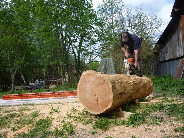 fontaine en bois massif en cours de creation
