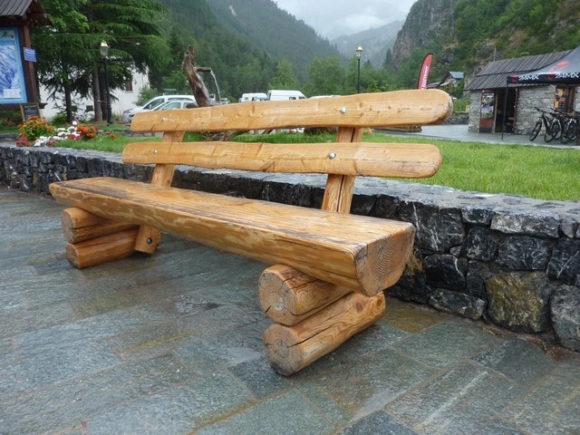 mobiliers en bois massifs pour les collectivités